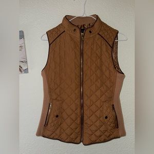 KIMBERLY QUILTED POCKETED VEST - CAMEL